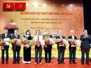 Second conference for overseas Vietnamese closes